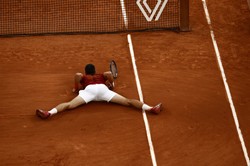 Novak Djokovic po operacji. Start na Wimbledonie zagrożony