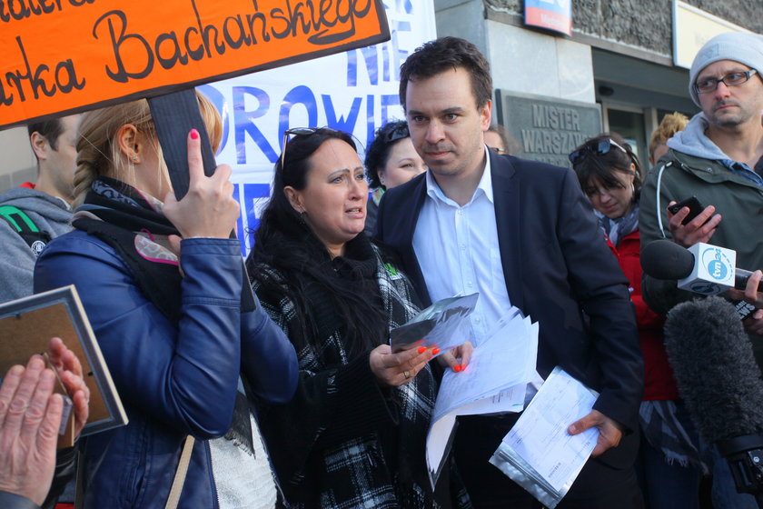 Mama chorego dziecka Dorota Gudaniec dziękuje posłowi Dołeckiemu