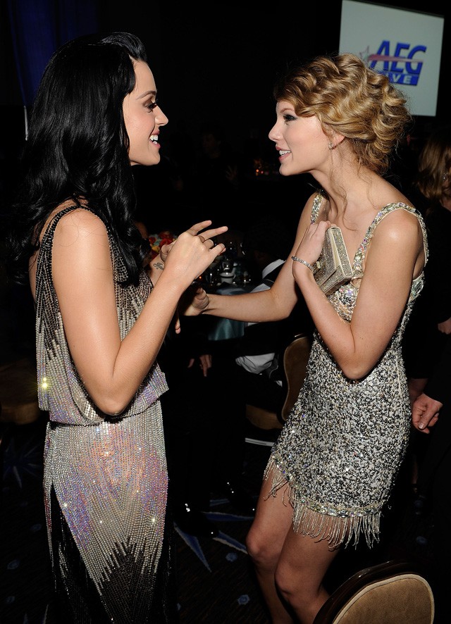 Na végre! Katy Perry bocsánatot kért Taylor Swifttől!