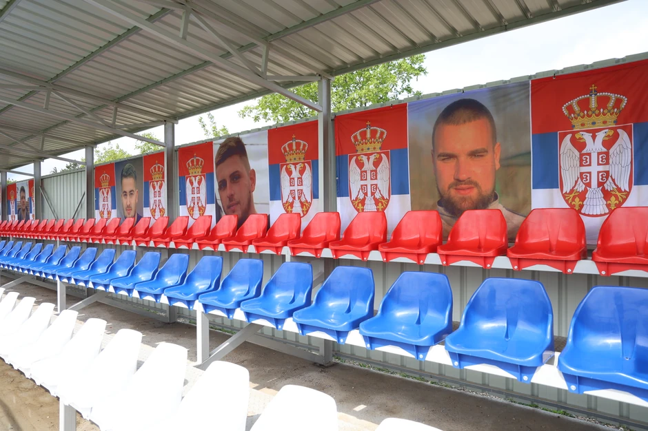 Na tribinama fotografije ubijenih mladića 
