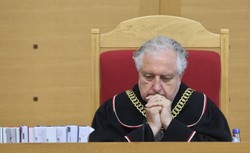 Nowy konstytucyjny pat? Wchodzi w życie ustawa o Trybunale, którą Trybunał sam kwestionował