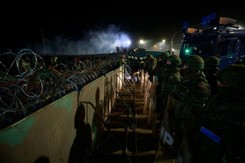 Białoruskie służby pod osłoną nocy niszczą ogrodzenie? MON publikuje WIDEO