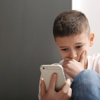 Izrael-Hamász háború: így maradhat tájékozott és védheti meg gyermeke lelki békéjét egyszerre