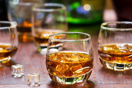 Polacy coraz chętniej sięgają po whisky. Cydr w odwrocie