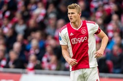 Matthijs de Ligt piłkarzem Juvntusu Turyn. Holender kosztował ponad 78 mln dolarów