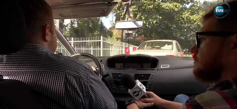 "Opluli samochód, zaczęło się kopanie, uderzanie pięściami w szybę". Atak na kierowcę Ubera w Warszawie