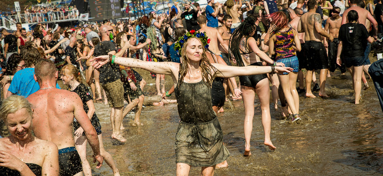 Przystanek Woodstock 2017: błotne kąpiele pod "grzybkiem"