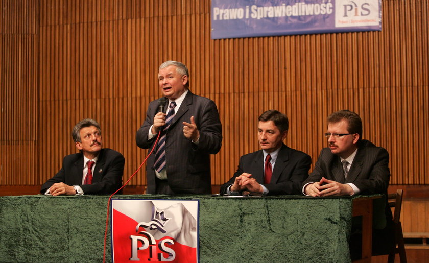 Jarosław Kaczyński ze Stanisławem Piotrowiczem i Markiem Kuchcińskim