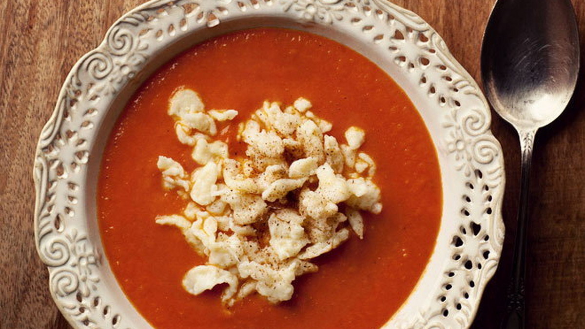 Jeśli lubisz domową zupę pomidorową, a w dodatku lubisz eksperymentować ze smakami, to powinnaś wypróbować ten przepis.