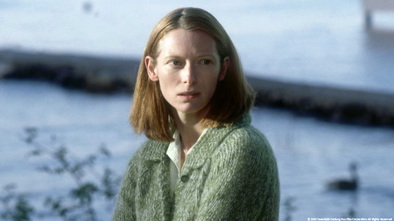 Rola Margaret Hall, matki homoseksualnego syna, która za wszelką cenę chce go chronić, w filmie "Na samym dnie" (2001) przyniosła jej pierwszą nominację do Złotego Globu