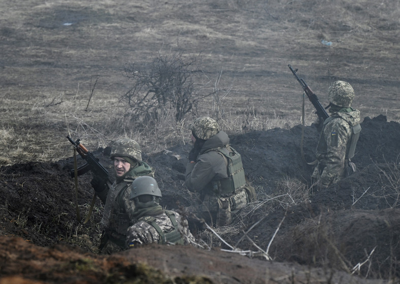 Ukraińscy żołnierze biorą udział w ćwiczeniach wojskowych w obwodzie donieckim, Ukraina, 3 lutego 2024 r.