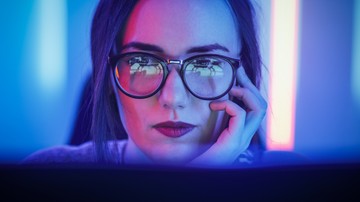 Így kaphat ingyen monitor szemüveget a munkáltatójától