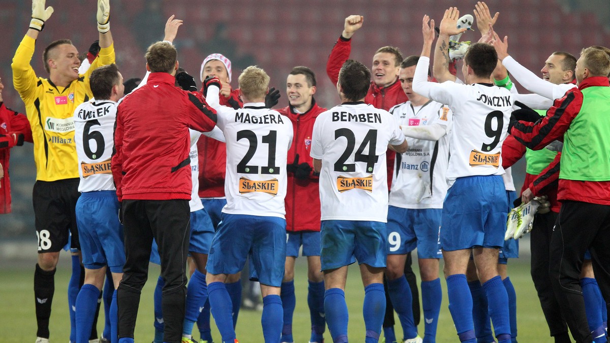 Konsternacja w Górniku Zabrze. W 48 godzin zespół stracił czterech zawodników, a w każdej chwili mogą odejść następni. Prezes Artur Jankowski zapewnia jednak, że wszystko jest pod kontrolą - pisze "Przegląd Sportowy".