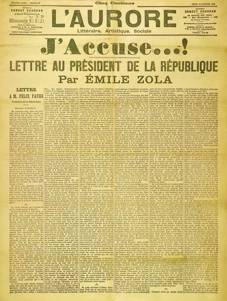 List otwarty pisarza Émile’a Zoli w obronie posądzanego o szpiegostwo kapitana Alfreda Dreyusa pod tytułem „J’Accuse!” (Oskarżam!) opublikowało na całej pierwszej stronie pismo „L’Aurore”, 13 stycznia 1898