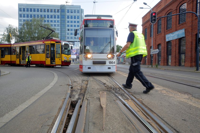 Wykolejenie tramwaju na pl. Reymonta