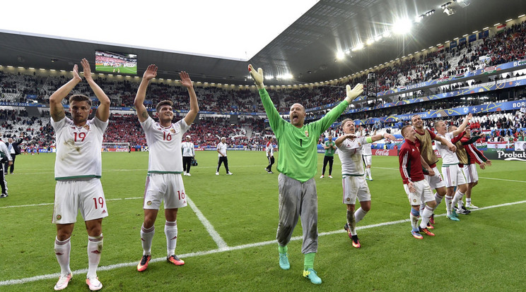 Egy éve az osztrákok
legyőzése után mindenki
ünnepelte a csapatot/Fotó:MTI -Illyés Tibor