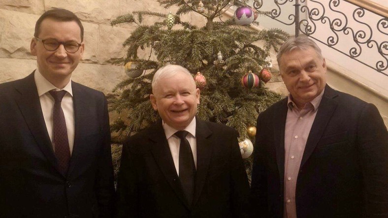Mateusz Morawiecki, Jarosław Kaczyński a Viktor Orban během setkání ve Varšavě (7. ledna 2020)
