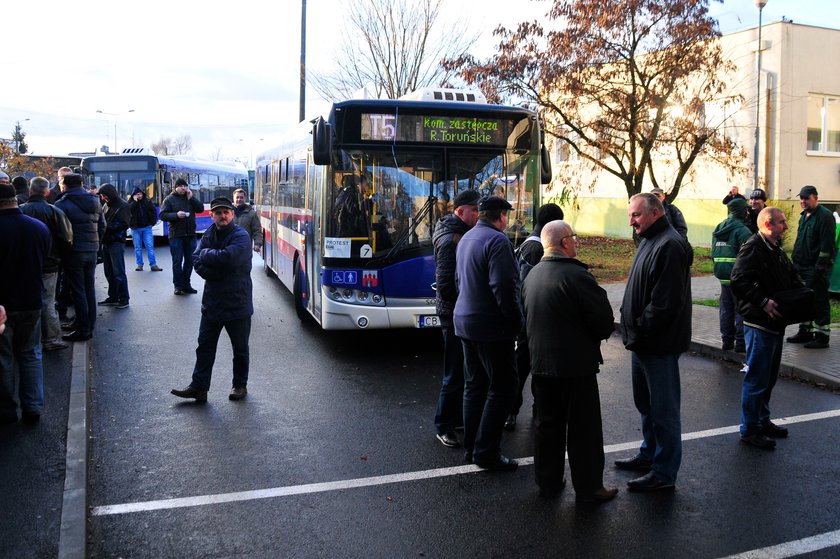 Chaos komunikacyjny w Bydgoszczy! Nie jeżdżą autobusy i tramwaje