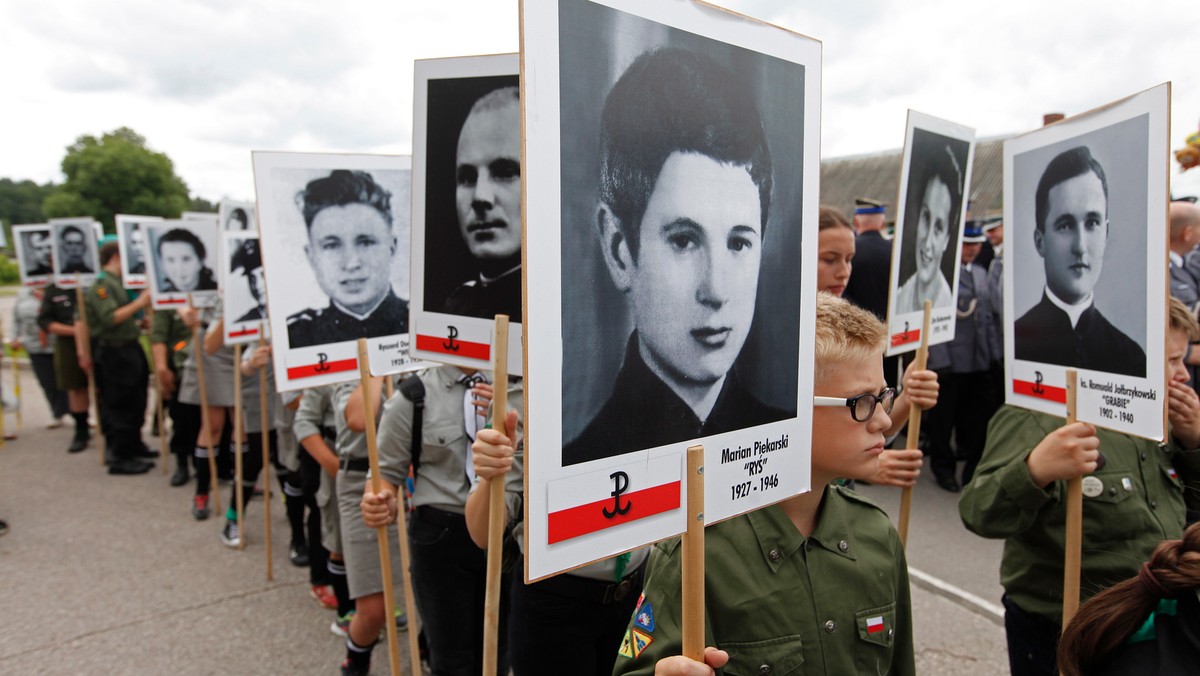 Historycy w czasie internetowych kwerend odkryli kolejne archiwalia, które mogą być istotne dla śledztwa IPN ws. obławy augustowskiej. To przesuwa w czasie wniosek o rosyjską pomoc prawną, bo konieczne jest ich przetłumaczenie na język polski i analiza.