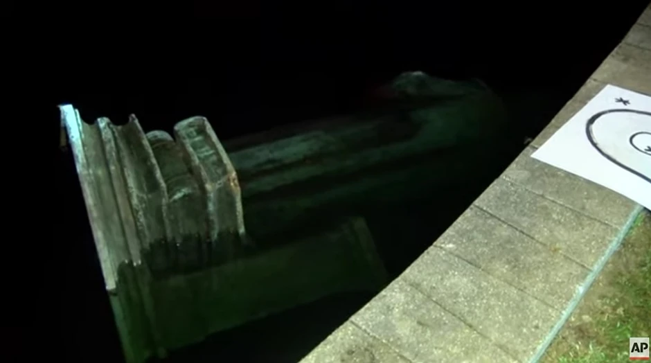 Kolumbova statua bačena u jezero u Virdžiniji
