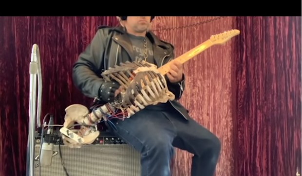 Napravio gitaru od skeleta