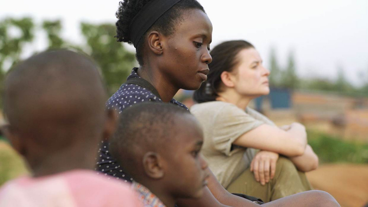 "Ptaki śpiewają w Kigali", ostatni wspólny film Krzysztofa Krauze i Joanny Kos-Krauze, zakwalifikował się do Konkursu Głównego na Festiwalu Filmowym w Karlowych Warach. Tym samym będzie to światowa premiera filmu.