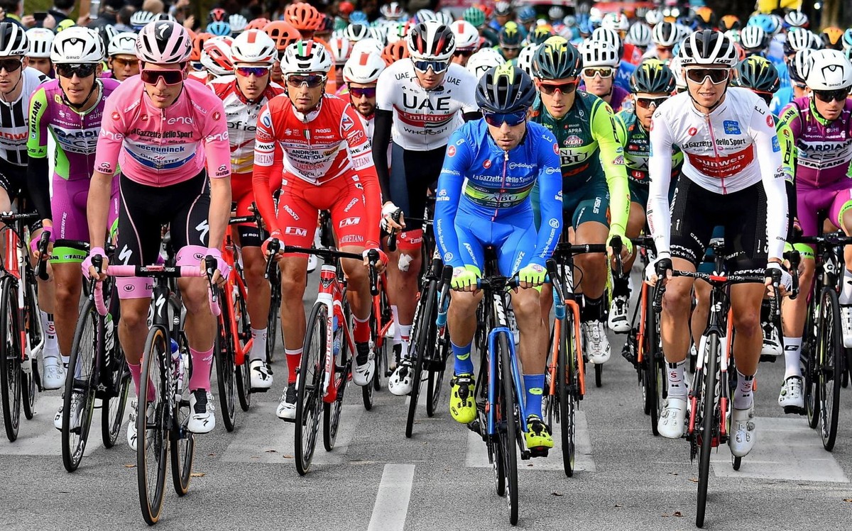 Peleton na 17. etapie