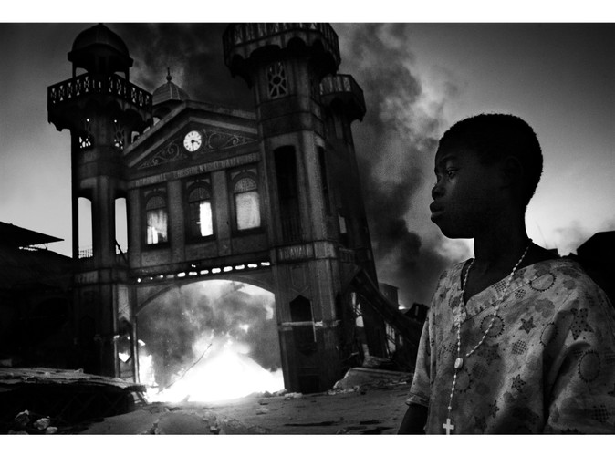 Najlepsze zdjęcie w kategorii pojedycznego zdjęcia newsowego. Włoch Riccardo Venturi z agencji Contrasto sfotografował pożar budynku w stolicy Haiti, Port-au-Prince