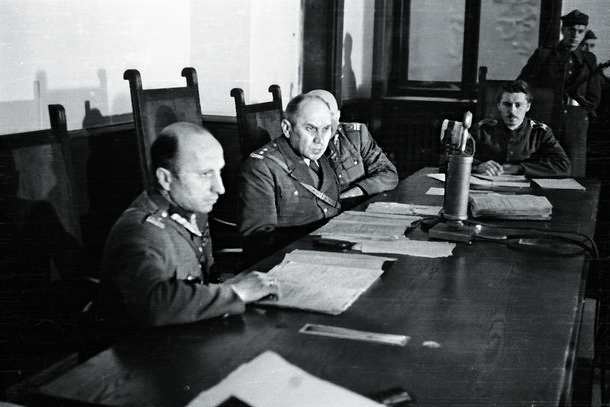 W Okręgowym Sądzie Wojskowym w Warszawie toczył się w dniach 4-10 listopada 1946 r. proces przeciwko pięciu członkom grupy Orsza. Rozprawie przewodniczył pułkownik Garnowski. Sąd orzekł dwa wyroki śmierci – dla Wiesława Płońskiego i Bolesława Panka.