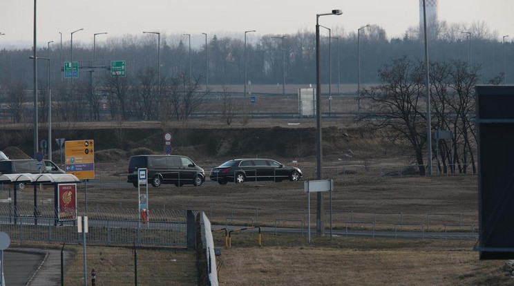 Megérkezett Budapestre Putyin