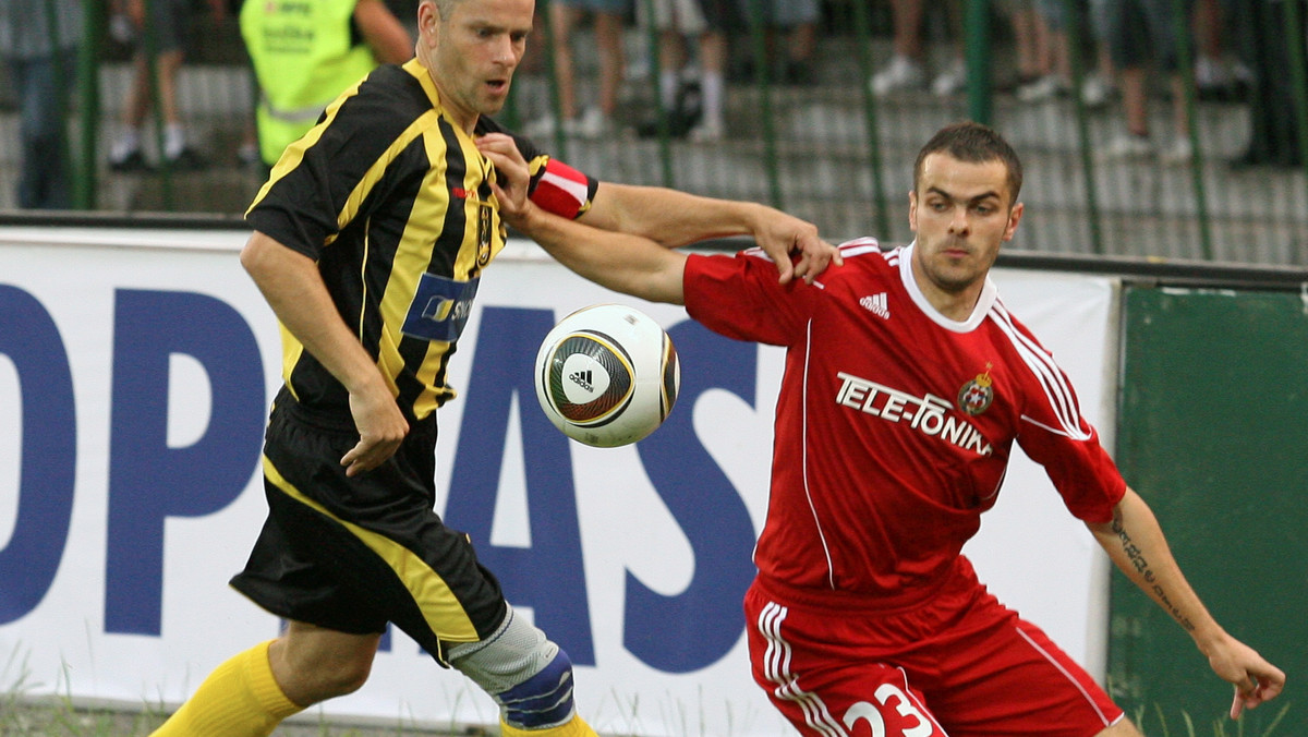 W rewanżowym meczu II rundy kwalifikacyjnej do Ligi Europy Wisła Kraków pokonała FK Szawle 5:0 (1:0). Wicemistrzowie Polski, którzy w pierwszym meczu na Litwie wygrali 2:0, awansowali do III rundy, w której zmierzą się z azerskim Karabachem Agdam.