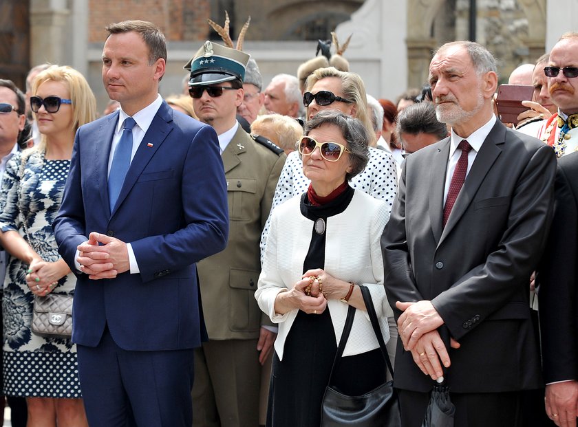 Prezydent poczeka na swoją kolej szczepionki na koronawirusa