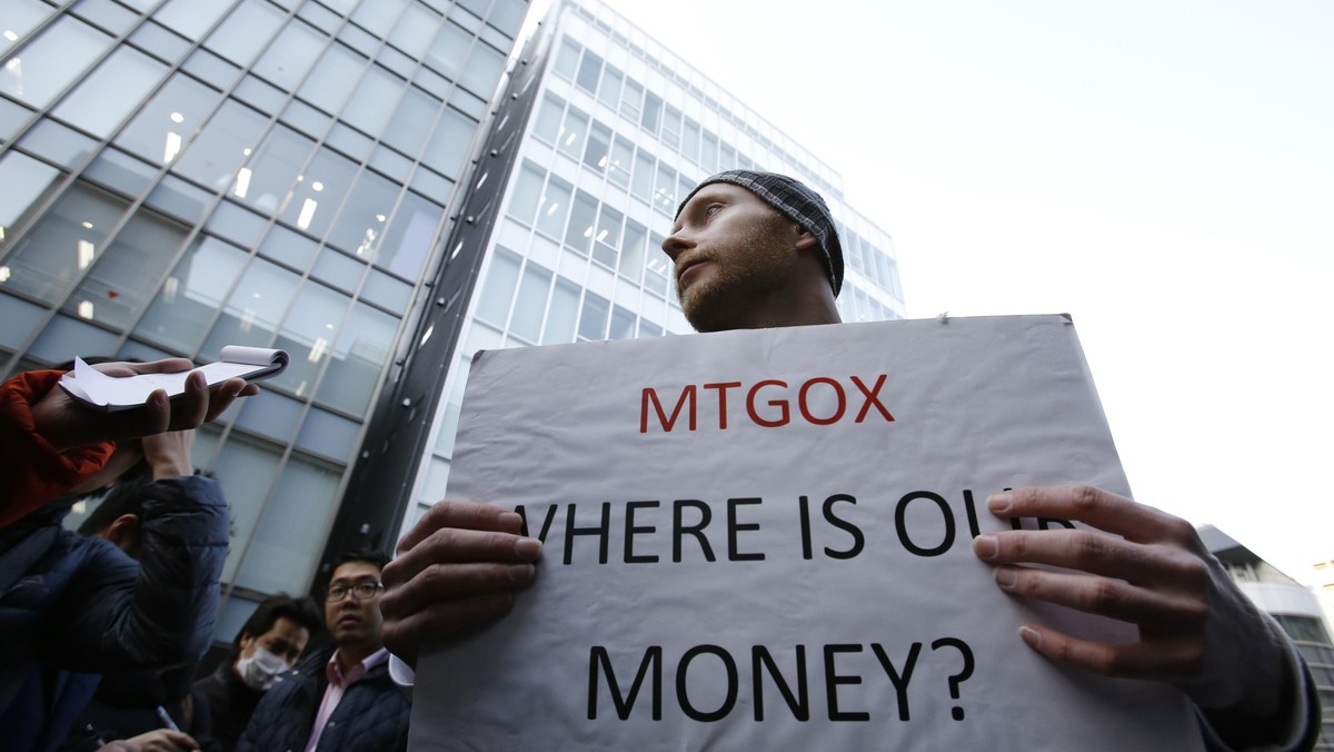 Mt. Gox ogłosił w ubiegłym tygodniu upadłość, ale znawcy branży twierdzą, że tak naprawdę upadek wielkiej giełdy bitcoinów zaczął się prawie rok temu, gdy zaczęła spierać się z organami nadzoru, pokłóciła z byłymi partnerami biznesowymi i stała się celem cyber-ataków.