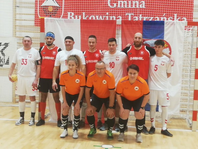 Uczestnicy meczu Polska - Serbia w sepak takraw: Paweł Podczerwiński, Stefan Milutinović, Kazimierz Kukuczka, Stefan Lelićanin, Maciej Targosz, Simon Milovac, Kamil Kantor.