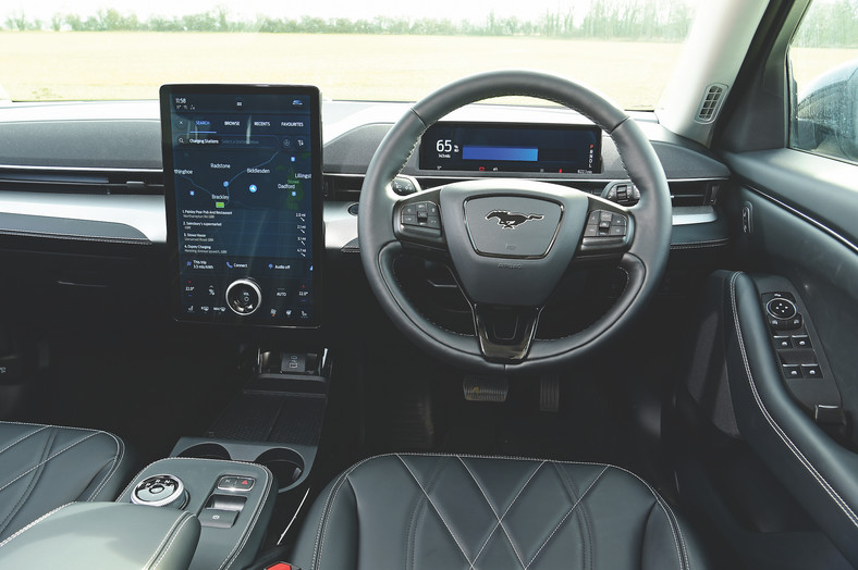 Ford Mustang Mach-E kontra Tesla Model 3