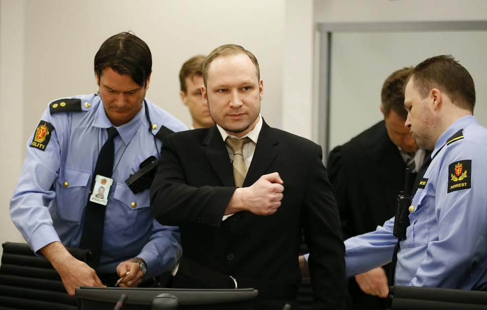 Emocje Breivika na sali sądowej