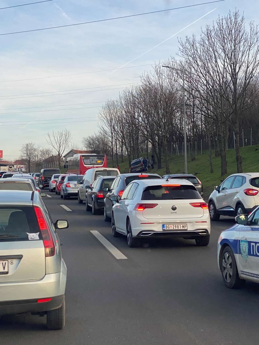 Saobraćajna nesreća na autoputu kod Malog Mokrog Luga 