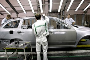 Edukacja i automatyzacja bez znaczenia. Płace w UE kontrolują... związki zawodowe