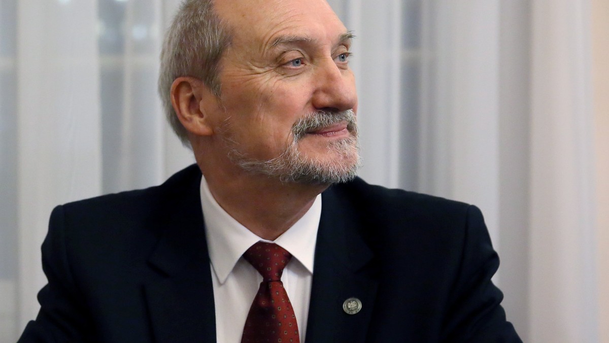 W przyszłym tygodniu powinny się skończyć prace nad utworzeniem komisji badania wypadków lotniczych w sprawie katastrofy smoleńskiej - poinformował szef MON Antoni Macierewicz.