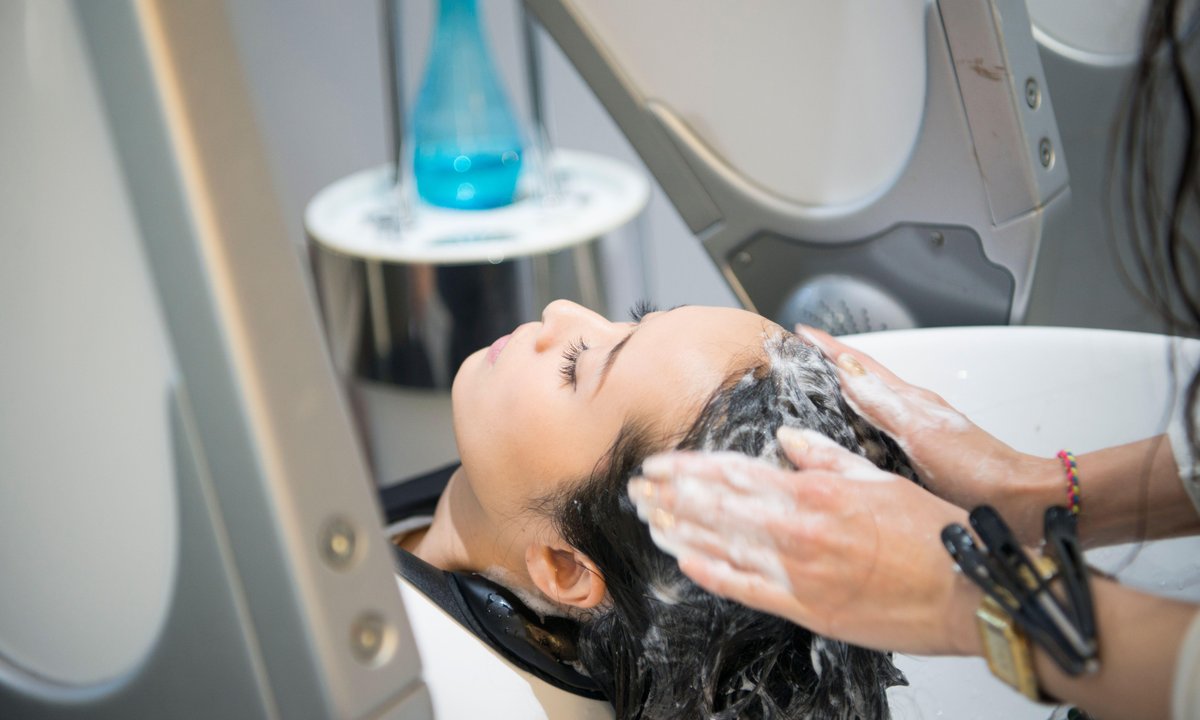 Japońska metoda mycia włosów, która przyspiesza ich wzrost