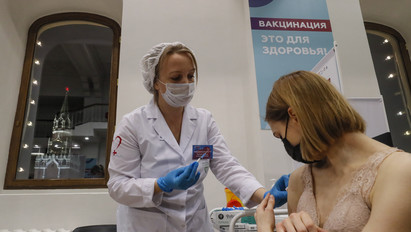 Jó hírek érkeztek az orosz vakcináról: a Szputnyik a nyerő az omikron ellen?