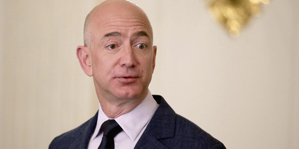 Jeff Bezos jest osobą, która zarabia najwięcej w ciągu godziny