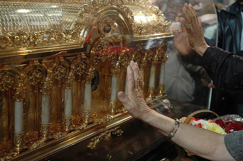 Adoracja relikwii w Lisieux