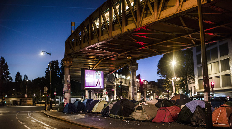 Elözönlötték a migránsok a francia fővárost / Fotó: MTI