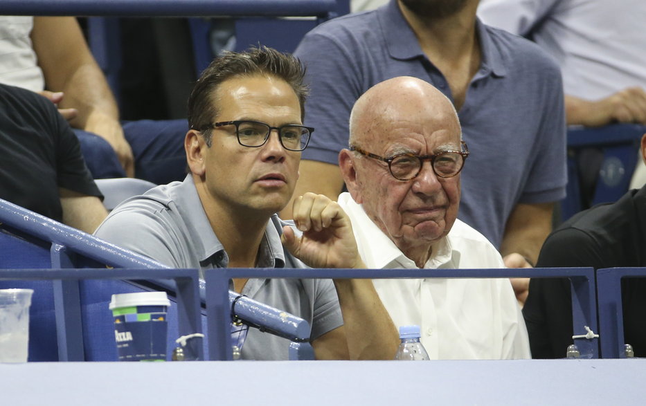 Rupert Murdoch i jego syn Lachlan Murdoch na meczu tenisa w 2018 r.