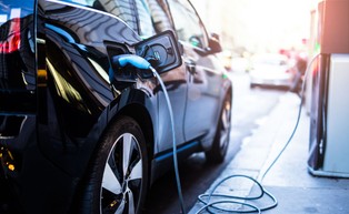 Po polskich drogach jeździ 15 tys. osobówek elektrycznych [RAPORT]