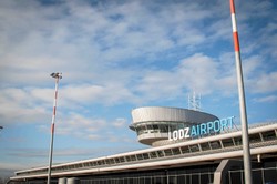 Lotnisko w Łodzi ewakuowane. Bo jedna z pasażerek "miała coś do załatwienia"