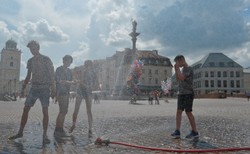 IMGW i rząd ostrzegają przed upałami. "Pamiętajcie o najważniejszych zasadach, których należy przestrzegać"