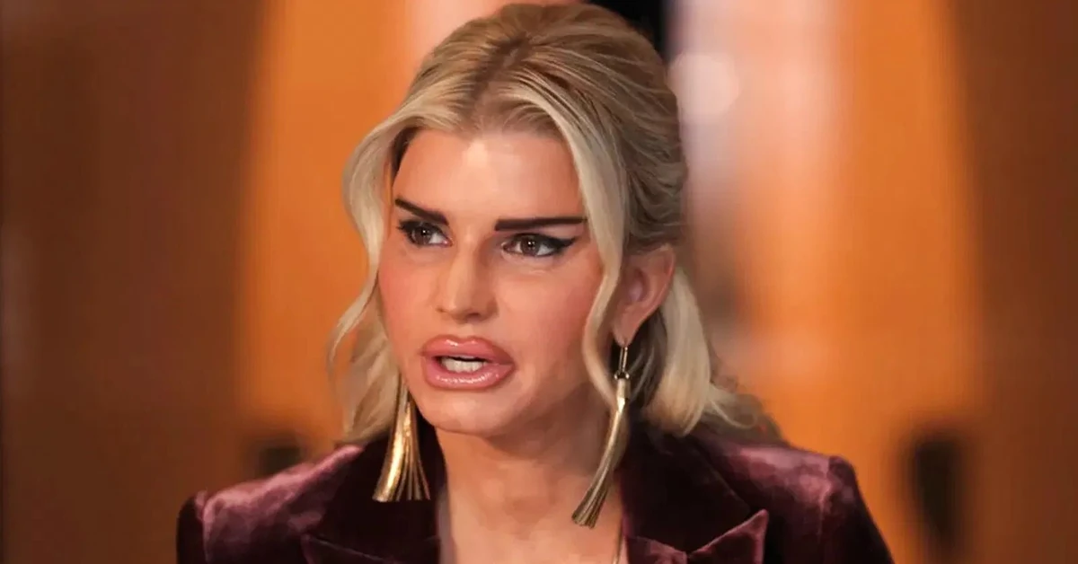 "Najgorszy serial roku" nic sobie nie robi z miażdżących recenzji. Oglądalność rośnie