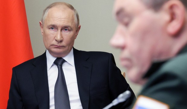 Vladimir Putin i Valerij Gerasimov na sastanku o situaciji u Kursku u Novo Ogarjovu kod Moskve 12 avgusta